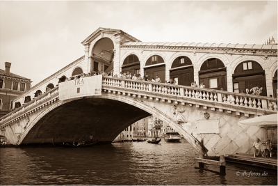 Rialto Brücke in Venedig