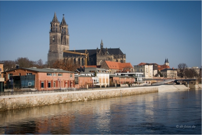 Alter Elbbahnhof von Magdeburg mit Dom