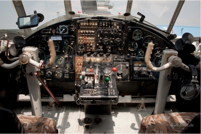 Cockpit Antonov AN-2