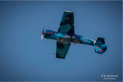 YAK-52 , SP-YUH (red33)